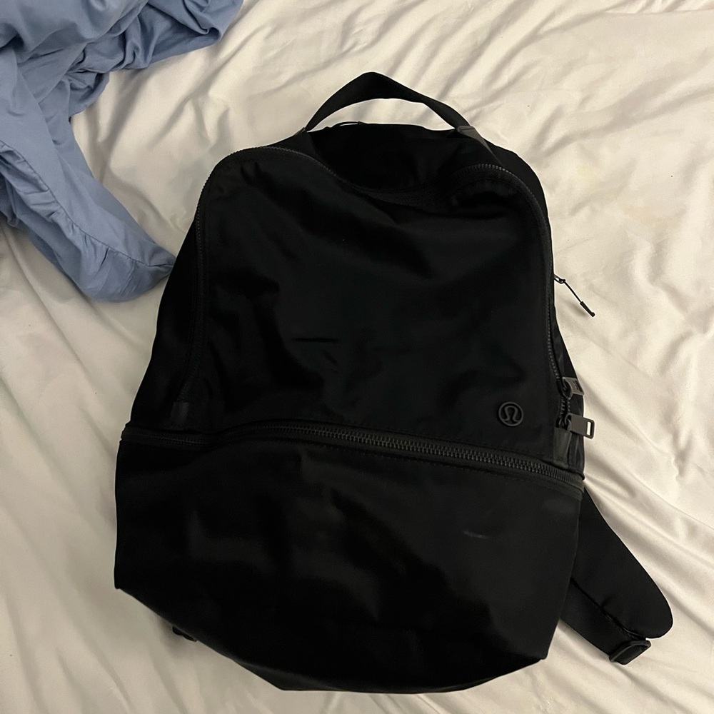 lululemon athletica Black city adventurer Backpack 17L